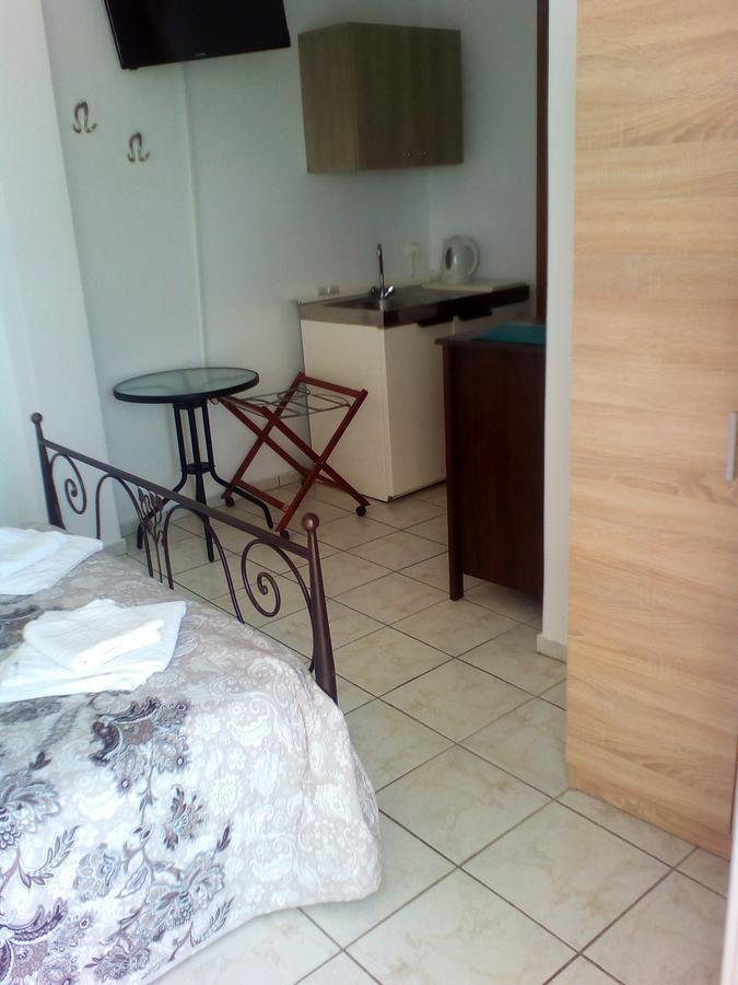 Rooms To Let Rena Monólithos Exterior photo